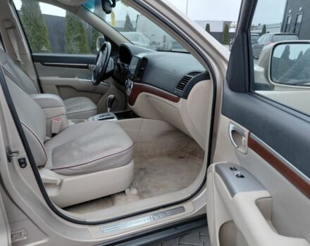 Бежевый Хендай Санта Фе, объемом двигателя 2.2 л и пробегом 204 тыс. км за 474 $, фото 12 на Automoto.ua