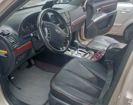 Бежевый Хендай Санта Фе, объемом двигателя 2.2 л и пробегом 377 тыс. км за 8100 $, фото 1 на Automoto.ua