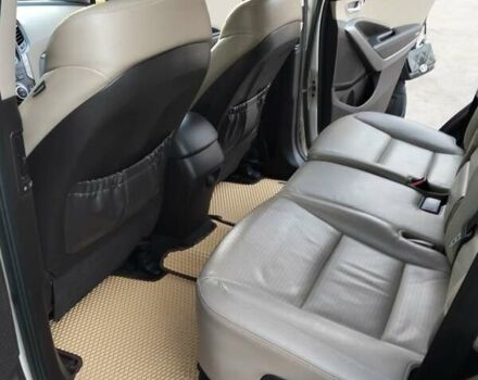 Бежевый Хендай Санта Фе, объемом двигателя 2.2 л и пробегом 224 тыс. км за 17500 $, фото 9 на Automoto.ua