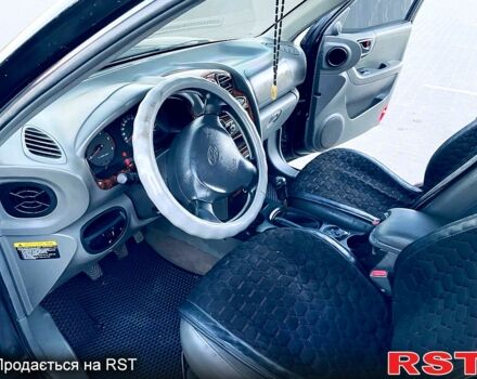 Черный Хендай Санта Фе, объемом двигателя 2 л и пробегом 280 тыс. км за 5600 $, фото 5 на Automoto.ua