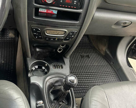 Черный Хендай Санта Фе, объемом двигателя 2 л и пробегом 271 тыс. км за 4000 $, фото 18 на Automoto.ua