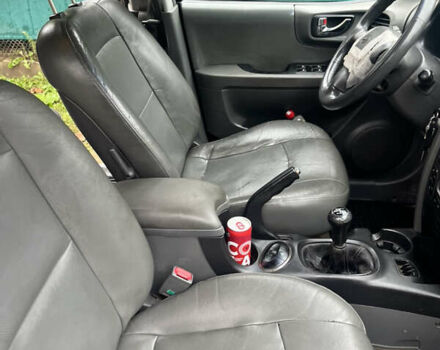 Черный Хендай Санта Фе, объемом двигателя 2 л и пробегом 271 тыс. км за 4000 $, фото 12 на Automoto.ua