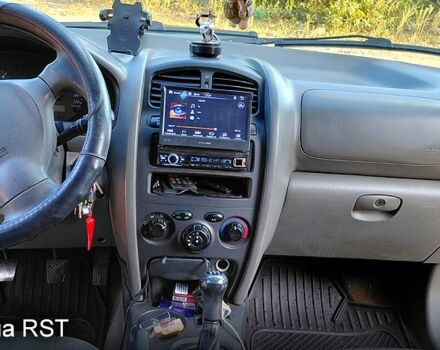 Черный Хендай Санта Фе, объемом двигателя 2 л и пробегом 388 тыс. км за 4000 $, фото 5 на Automoto.ua