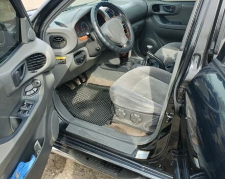 Черный Хендай Санта Фе, объемом двигателя 2 л и пробегом 360 тыс. км за 3699 $, фото 7 на Automoto.ua