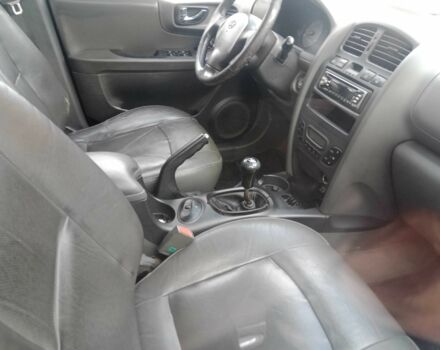 Черный Хендай Санта Фе, объемом двигателя 2.2 л и пробегом 330 тыс. км за 3844 $, фото 5 на Automoto.ua