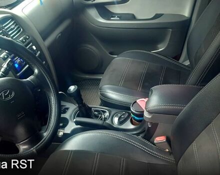 Черный Хендай Санта Фе, объемом двигателя 2.4 л и пробегом 330 тыс. км за 6300 $, фото 3 на Automoto.ua
