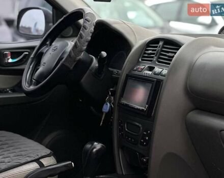 Чорний Хендай Санта Фе, об'ємом двигуна 2.7 л та пробігом 231 тис. км за 5990 $, фото 11 на Automoto.ua