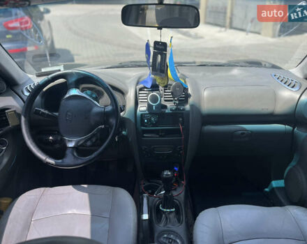 Черный Хендай Санта Фе, объемом двигателя 2.4 л и пробегом 300 тыс. км за 5800 $, фото 2 на Automoto.ua