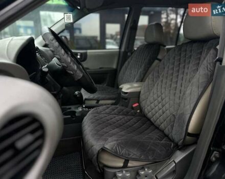 Чорний Хендай Санта Фе, об'ємом двигуна 2.7 л та пробігом 231 тис. км за 5990 $, фото 10 на Automoto.ua