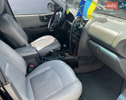 Черный Хендай Санта Фе, объемом двигателя 2.4 л и пробегом 300 тыс. км за 5800 $, фото 6 на Automoto.ua