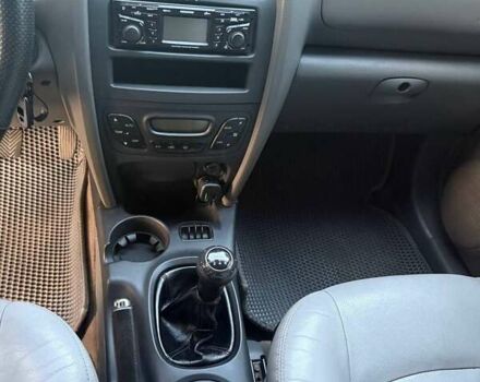 Черный Хендай Санта Фе, объемом двигателя 2.4 л и пробегом 175 тыс. км за 6800 $, фото 28 на Automoto.ua