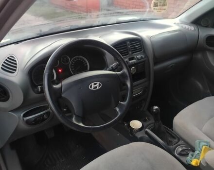 Черный Хендай Санта Фе, объемом двигателя 2 л и пробегом 272 тыс. км за 3900 $, фото 9 на Automoto.ua