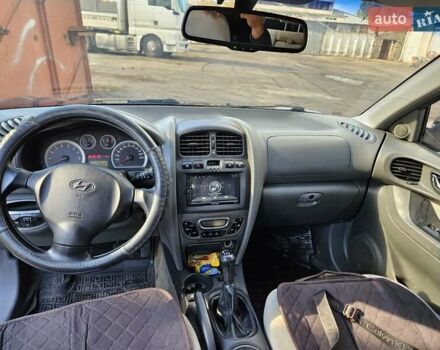Черный Хендай Санта Фе, объемом двигателя 2 л и пробегом 225 тыс. км за 5850 $, фото 12 на Automoto.ua