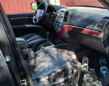 Черный Хендай Санта Фе, объемом двигателя 2.2 л и пробегом 280 тыс. км за 7531 $, фото 4 на Automoto.ua