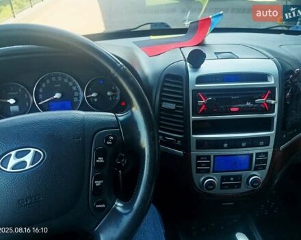 Черный Хендай Санта Фе, объемом двигателя 2.2 л и пробегом 247 тыс. км за 9000 $, фото 7 на Automoto.ua