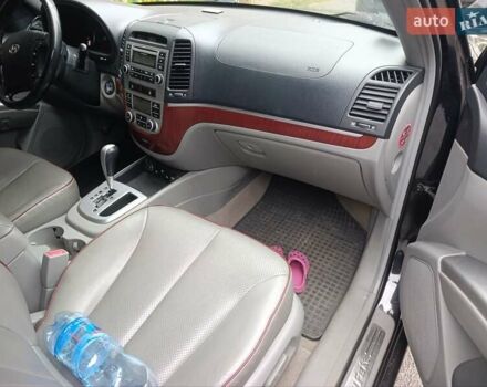Чорний Хендай Санта Фе, об'ємом двигуна 2.7 л та пробігом 295 тис. км за 8700 $, фото 6 на Automoto.ua