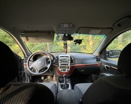 Черный Хендай Санта Фе, объемом двигателя 2.2 л и пробегом 306 тыс. км за 5826 $, фото 6 на Automoto.ua