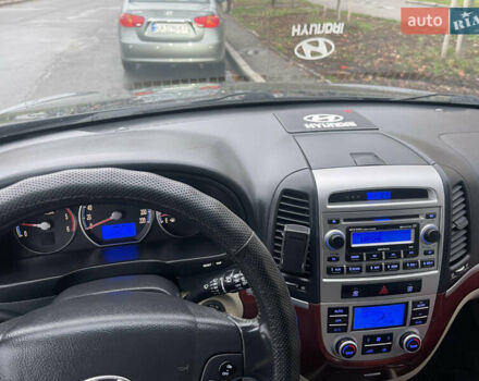 Черный Хендай Санта Фе, объемом двигателя 2.19 л и пробегом 214 тыс. км за 9700 $, фото 7 на Automoto.ua