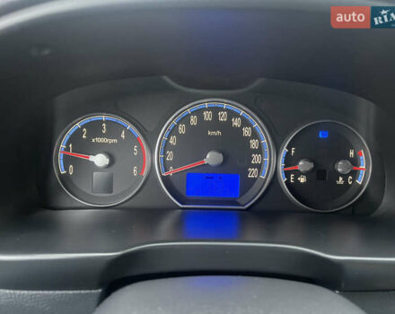 Черный Хендай Санта Фе, объемом двигателя 2.19 л и пробегом 214 тыс. км за 9700 $, фото 8 на Automoto.ua