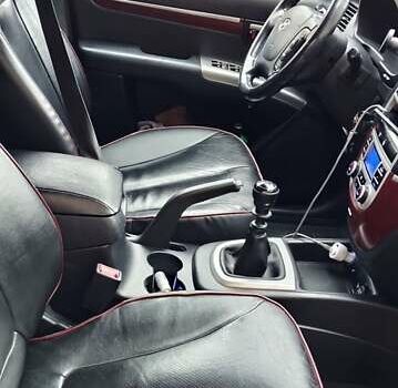 Черный Хендай Санта Фе, объемом двигателя 2.19 л и пробегом 210 тыс. км за 9900 $, фото 4 на Automoto.ua