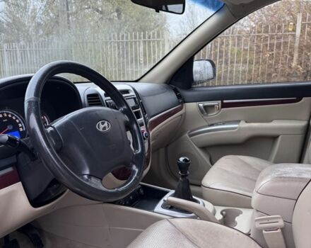 Черный Хендай Санта Фе, объемом двигателя 2.2 л и пробегом 400 тыс. км за 3900 $, фото 12 на Automoto.ua