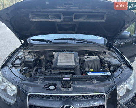 Черный Хендай Санта Фе, объемом двигателя 2.19 л и пробегом 215 тыс. км за 8500 $, фото 19 на Automoto.ua