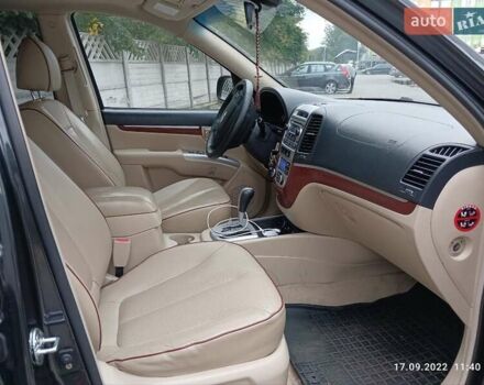 Черный Хендай Санта Фе, объемом двигателя 2.19 л и пробегом 301 тыс. км за 10000 $, фото 9 на Automoto.ua