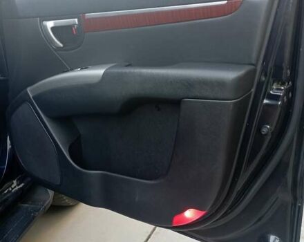 Черный Хендай Санта Фе, объемом двигателя 2.19 л и пробегом 230 тыс. км за 9700 $, фото 9 на Automoto.ua