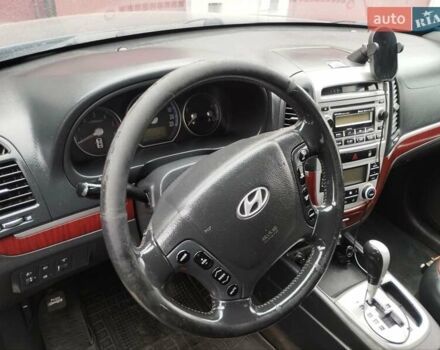 Черный Хендай Санта Фе, объемом двигателя 2.19 л и пробегом 303 тыс. км за 9000 $, фото 6 на Automoto.ua