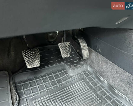 Черный Хендай Санта Фе, объемом двигателя 2.19 л и пробегом 303 тыс. км за 9999 $, фото 44 на Automoto.ua