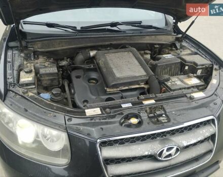 Черный Хендай Санта Фе, объемом двигателя 2.19 л и пробегом 303 тыс. км за 9000 $, фото 10 на Automoto.ua