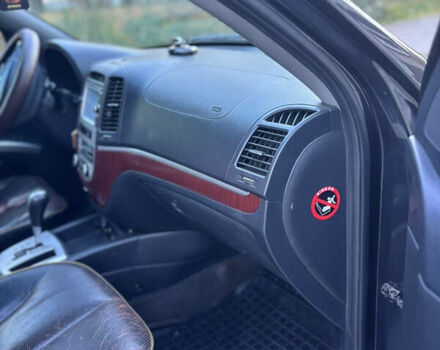 Черный Хендай Санта Фе, объемом двигателя 2.19 л и пробегом 215 тыс. км за 8500 $, фото 11 на Automoto.ua