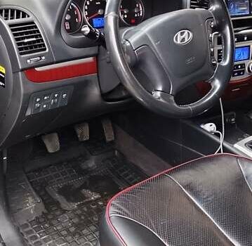 Черный Хендай Санта Фе, объемом двигателя 2.19 л и пробегом 210 тыс. км за 9900 $, фото 7 на Automoto.ua