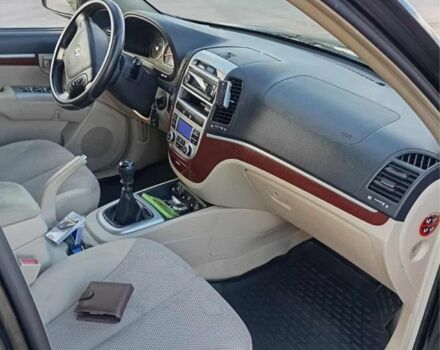 Черный Хендай Санта Фе, объемом двигателя 2.2 л и пробегом 227 тыс. км за 5300 $, фото 4 на Automoto.ua