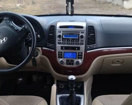 Черный Хендай Санта Фе, объемом двигателя 2.19 л и пробегом 240 тыс. км за 8300 $, фото 6 на Automoto.ua