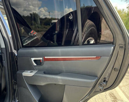 Черный Хендай Санта Фе, объемом двигателя 2.19 л и пробегом 210 тыс. км за 10800 $, фото 20 на Automoto.ua