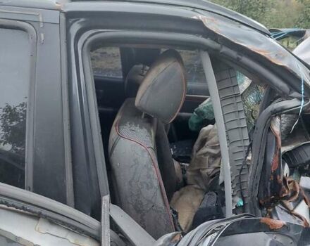 Черный Хендай Санта Фе, объемом двигателя 2.2 л и пробегом 280 тыс. км за 1800 $, фото 6 на Automoto.ua