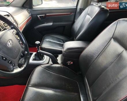 Черный Хендай Санта Фе, объемом двигателя 2.19 л и пробегом 181 тыс. км за 11000 $, фото 12 на Automoto.ua