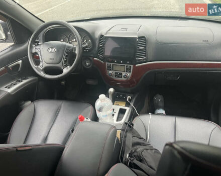 Черный Хендай Санта Фе, объемом двигателя 2.2 л и пробегом 260 тыс. км за 10000 $, фото 6 на Automoto.ua