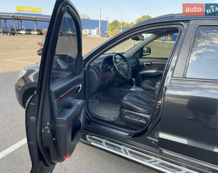 Черный Хендай Санта Фе, объемом двигателя 2.66 л и пробегом 327 тыс. км за 8200 $, фото 16 на Automoto.ua