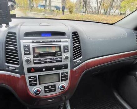 Черный Хендай Санта Фе, объемом двигателя 2.7 л и пробегом 182 тыс. км за 10000 $, фото 11 на Automoto.ua