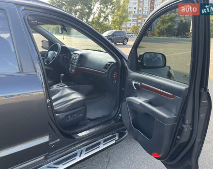 Черный Хендай Санта Фе, объемом двигателя 2.66 л и пробегом 327 тыс. км за 8200 $, фото 32 на Automoto.ua