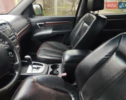Чорний Хендай Санта Фе, об'ємом двигуна 2.19 л та пробігом 400 тис. км за 8800 $, фото 6 на Automoto.ua