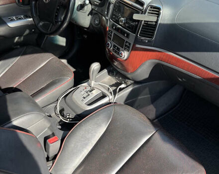 Черный Хендай Санта Фе, объемом двигателя 2.19 л и пробегом 210 тыс. км за 10800 $, фото 18 на Automoto.ua