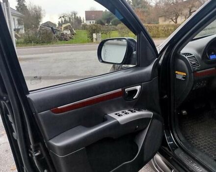 Черный Хендай Санта Фе, объемом двигателя 2.19 л и пробегом 220 тыс. км за 12000 $, фото 15 на Automoto.ua