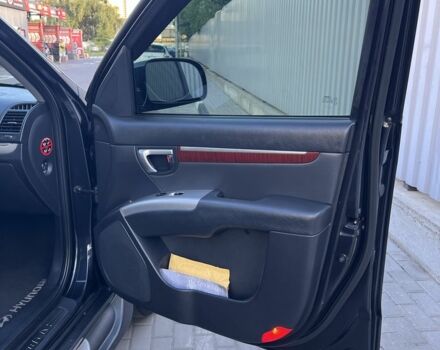 Черный Хендай Санта Фе, объемом двигателя 2.7 л и пробегом 112 тыс. км за 10300 $, фото 7 на Automoto.ua