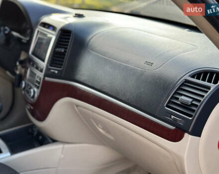 Чорний Хендай Санта Фе, об'ємом двигуна 2.7 л та пробігом 197 тис. км за 10000 $, фото 14 на Automoto.ua