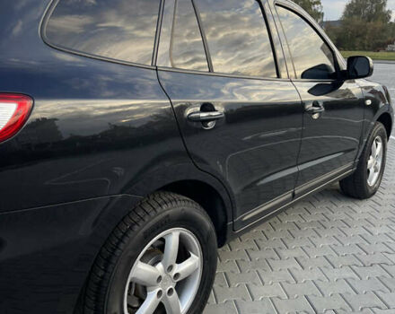 Черный Хендай Санта Фе, объемом двигателя 2.19 л и пробегом 235 тыс. км за 9999 $, фото 8 на Automoto.ua