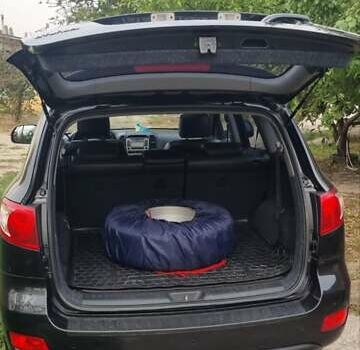 Черный Хендай Санта Фе, объемом двигателя 2.66 л и пробегом 141 тыс. км за 10600 $, фото 3 на Automoto.ua