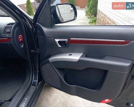 Черный Хендай Санта Фе, объемом двигателя 2.19 л и пробегом 263 тыс. км за 11200 $, фото 6 на Automoto.ua